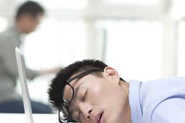 Thủ dâm quá nhiều khiến cơ thể mệt mỏi, ảnh hưởng đến công việc và cuộc sống