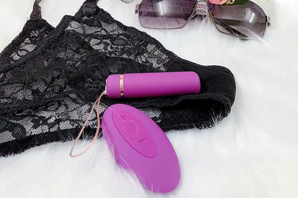 Hình ảnh thực tế quần lót rung điều khiển từ xa Panty Secret