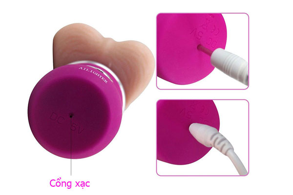 Cổng sạc được đặt ở phía đáy tay cầm