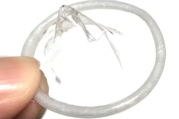 Bao cao su Sagami Original 0.01 mang lại cảm giác chân thật và thoải mái