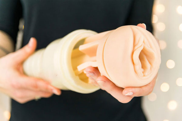 Phần lõi silicon mềm mại mang lại cảm giác chân thật khi thủ dâm