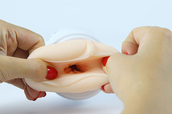 Chất liệu silicon cao cấp, đảm bảo sự ôm khít và đàn hồi khi cho cậu nhỏ vào