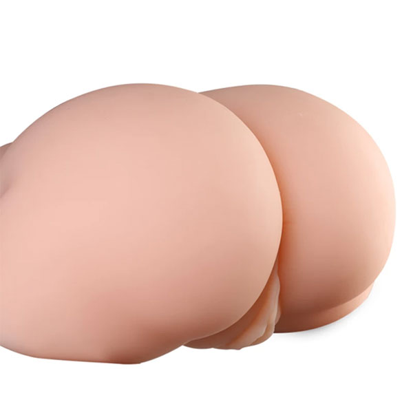 Thiết kế chân thật với bờ mông căng mọng, tròn trĩnh