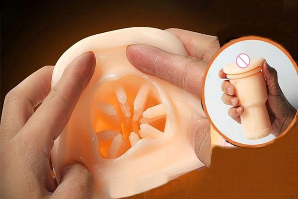 Chất liệu silicon mềm mại, bên trong có những gai mềm siêu kích thích