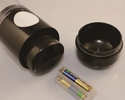 Sản phẩm sử dụng 2 pin AA tiện lợi Sản phẩm sử dụng 2 pin AA tiện lợi