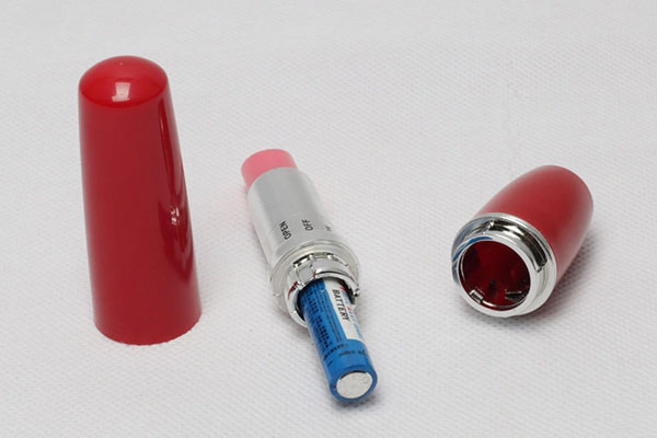 Lưu ý lắp pin đúng chiều để máy có thể hoạt động tốt nhất Lưu ý lắp pin đúng chiều để máy có thể hoạt động tốt nhất