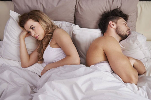 Quan hệ quá thường xuyên có thể dẫn đến tình trạng khô âm đạo, đau rát và thậm chí viêm nhiễm. Quan hệ quá thường xuyên có thể dẫn đến tình trạng khô âm đạo, đau rát và thậm chí viêm nhiễm.