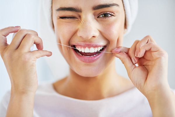 Vệ sinh răng miệng sạch sẽ để đảm bảo một nụ hôn an toàn Vệ sinh răng miệng sạch sẽ để đảm bảo một nụ hôn an toàn